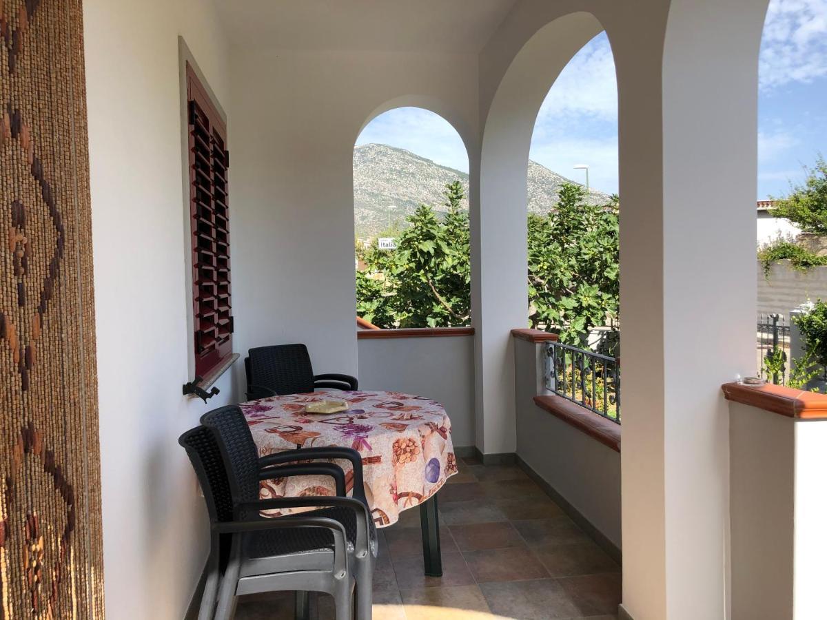 Appartamento In Villa Andreina Орозей Екстер'єр фото
