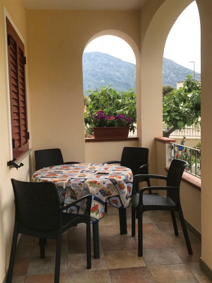 Appartamento In Villa Andreina Орозей Екстер'єр фото
