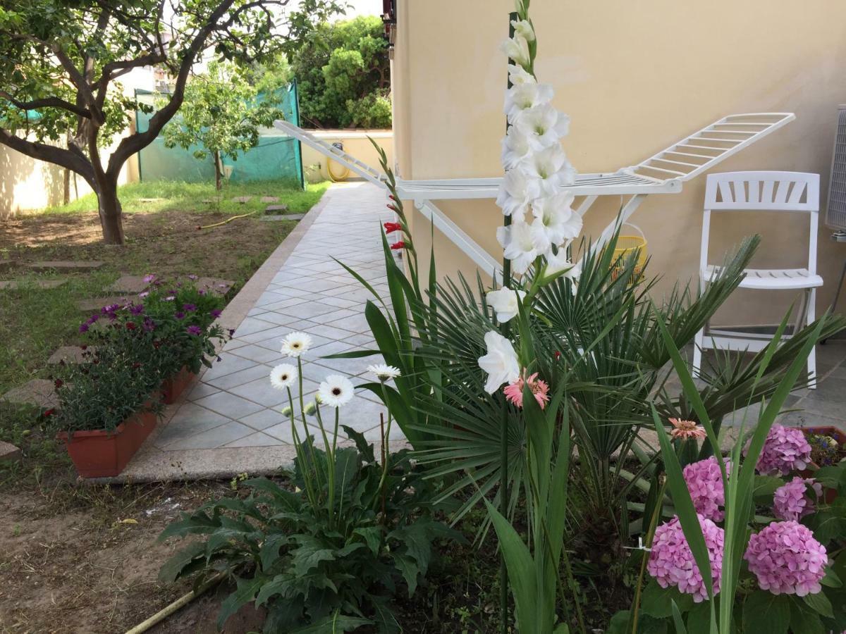 Appartamento In Villa Andreina Орозей Екстер'єр фото